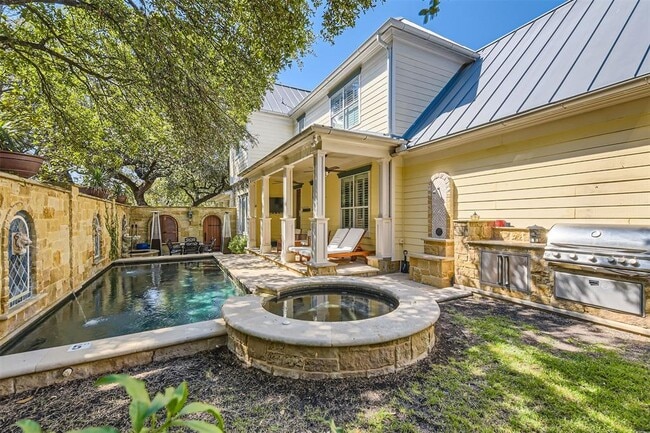 Building Photo - 2390 W 8th St