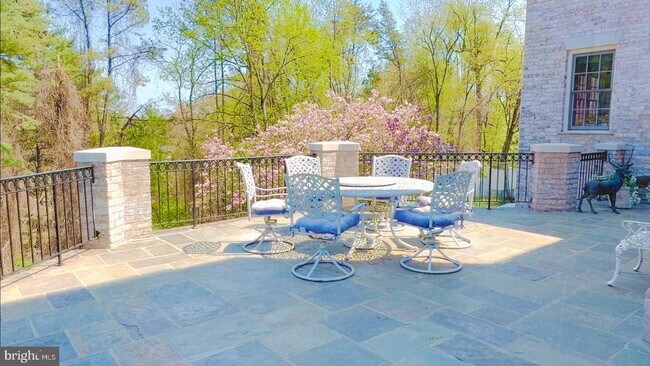 Building Photo - 1289 Ballantrae Farm Dr