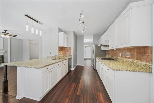 Building Photo - 4085 Pineset Dr