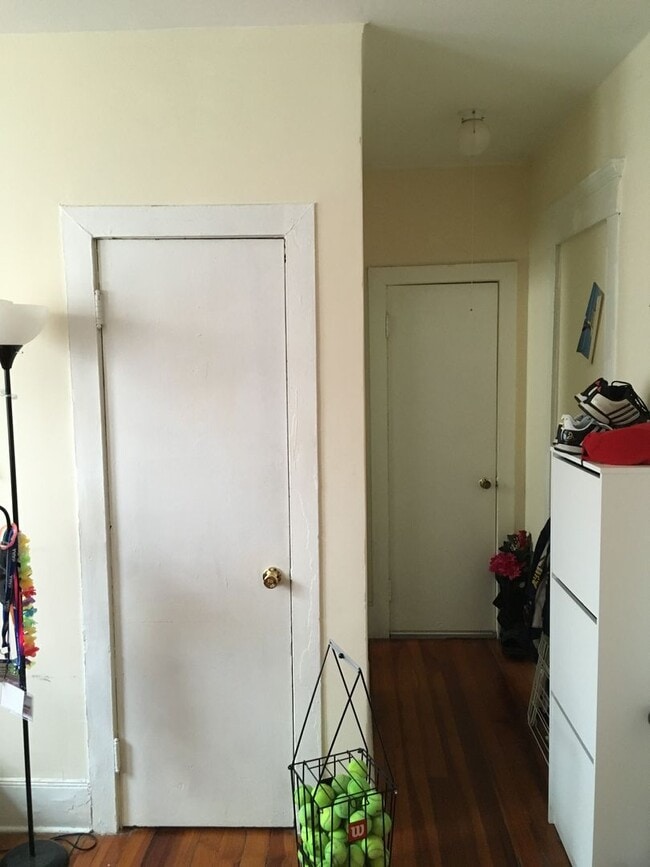 Building Photo - East Rock 1BR Close to Yale SOM