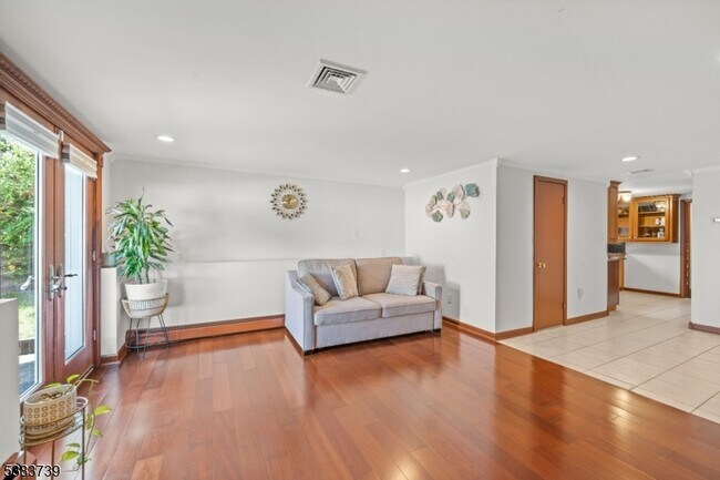Building Photo - 376 Mt Vernon St