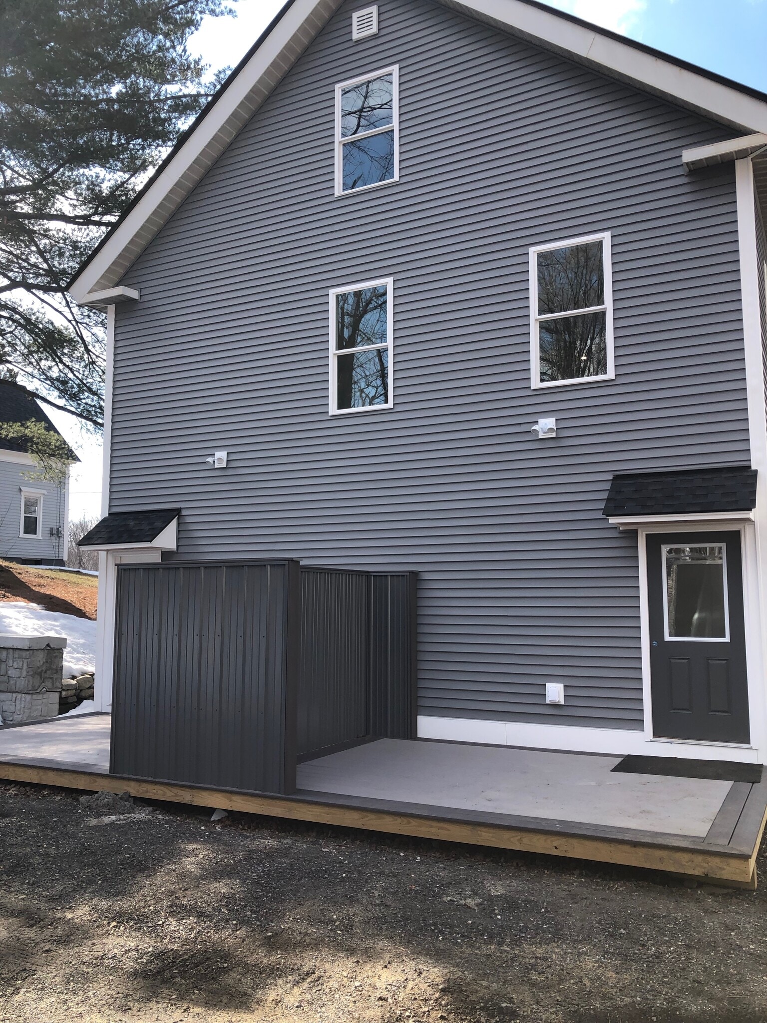 Rear deck with privacy wall - 556 Water St