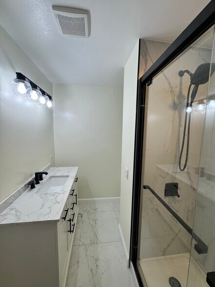 Bathroom - 651 Quinnipiac Ave