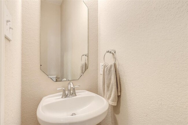 Building Photo - 16 Cheswood Manor Court