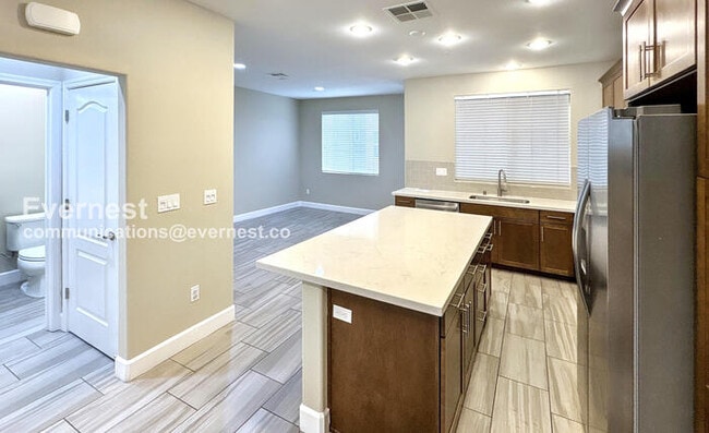 Building Photo - 428 Whistler Pl