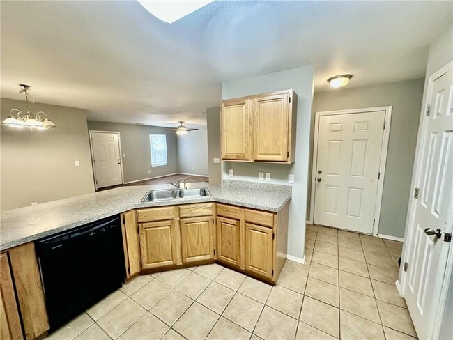 Building Photo - 1431 W Jct St