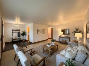 Building Photo - 808 Ryan Ave