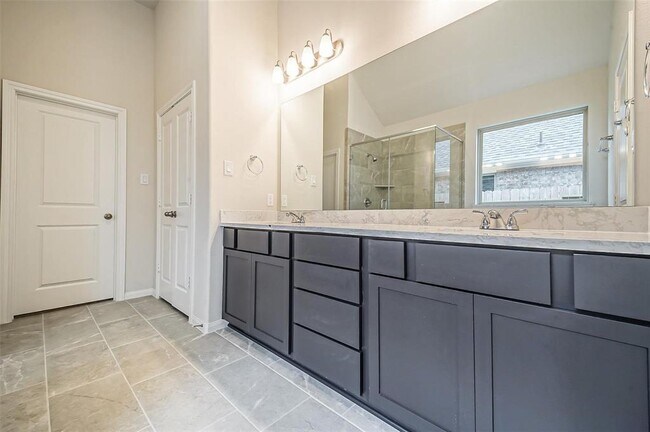 Building Photo - 2710 Bayrose Dr
