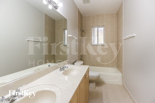 Building Photo - 1119 NE 41st Ave