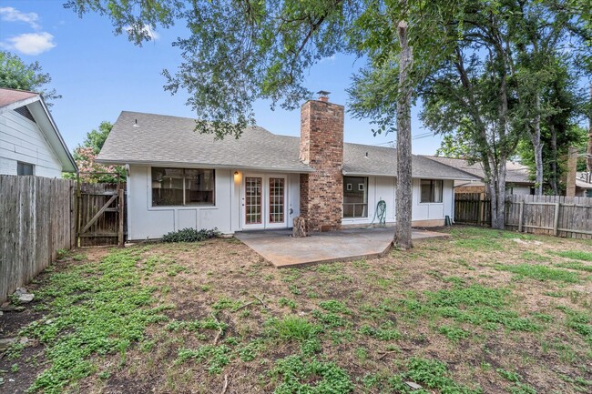 Building Photo - 10057 Woodland Village Dr