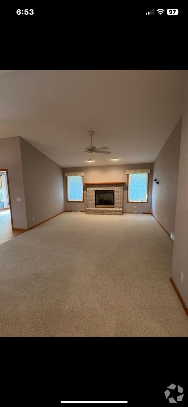 Building Photo - 4202 Greenbriar Dr
