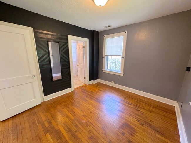 Building Photo - Charming Two-Bedroom Single Family Home with Detached Garage