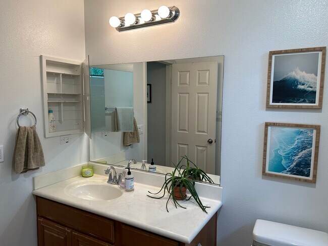 Building Photo - Beautiful 5BD/3BA Home In Oceanside