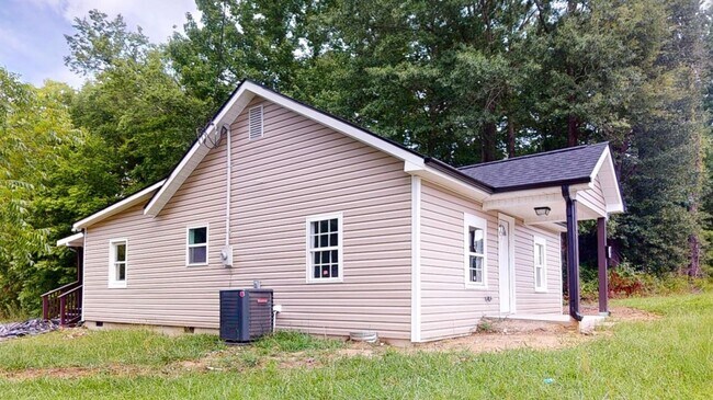 Building Photo - 1305 Third St