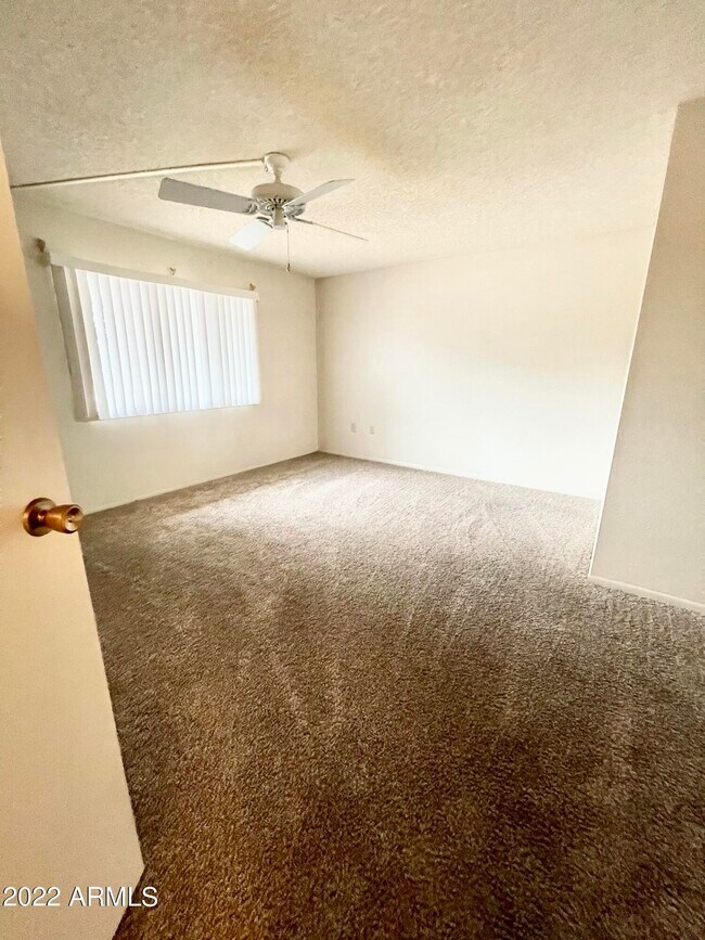 Building Photo - 10867 W Emerald Dr