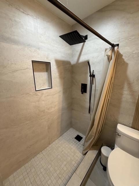 Building Photo - 817 Saugerties Ave