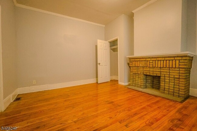 Building Photo - 106 S 11th St