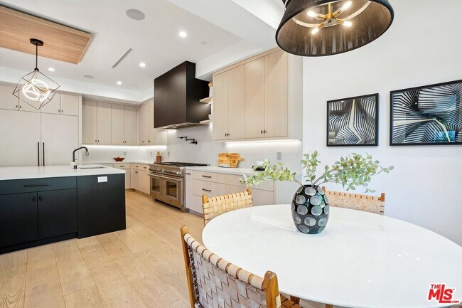 Building Photo - 5124 Calvin Ave