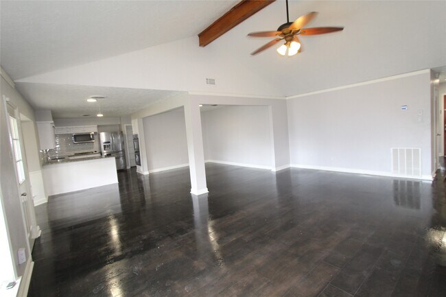 Building Photo - 409 Riverbend St