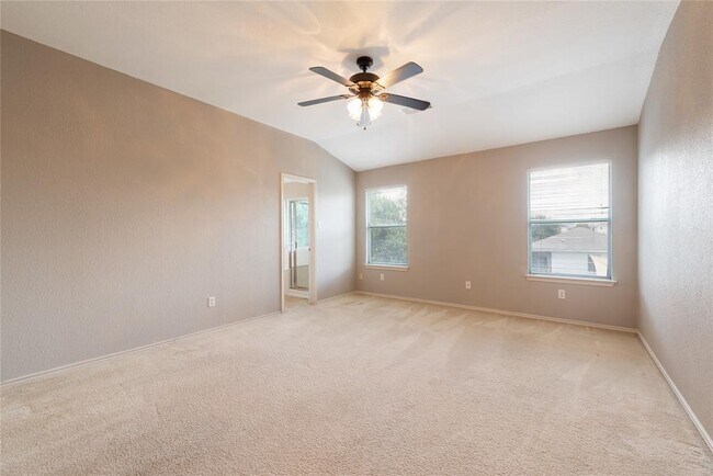Building Photo - 1613 Darjeeling Dr