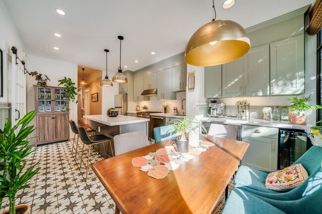 Building Photo - Cole Valley/Ashbury Heights: Remodeled Fla...