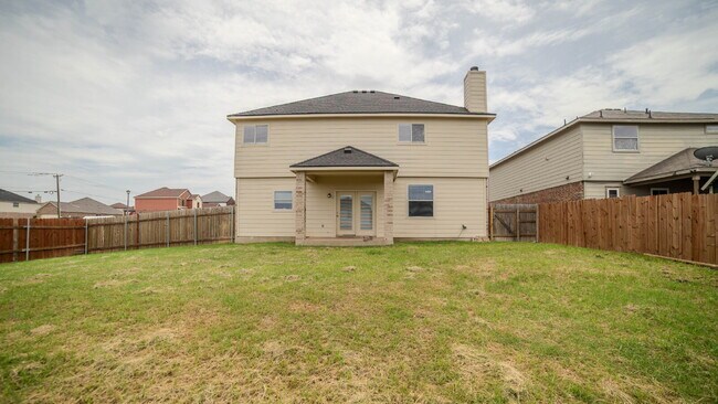 Building Photo - "Spacious 3-Bed, 3-Bath Gem on Bridgewood Drive"