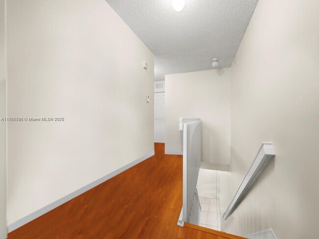 Building Photo - 2308 SE 24th Ave
