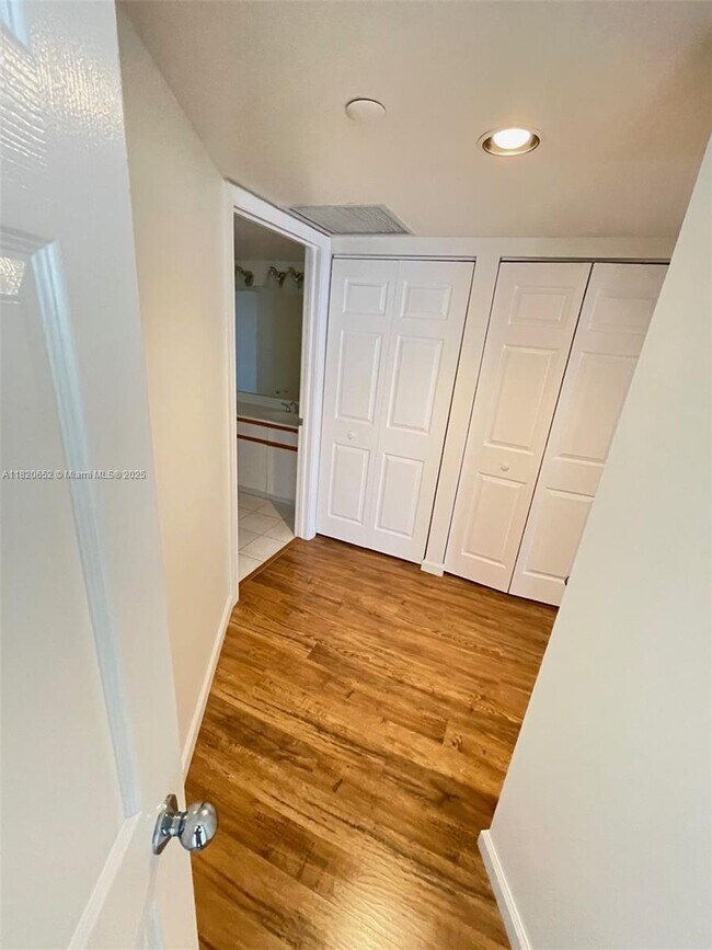 Building Photo - 3530 Mystic Pointe Dr