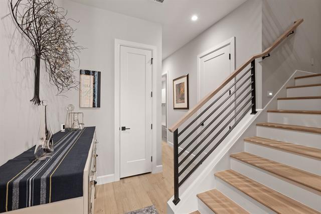 Building Photo - 2850 Lakeside Pkwy