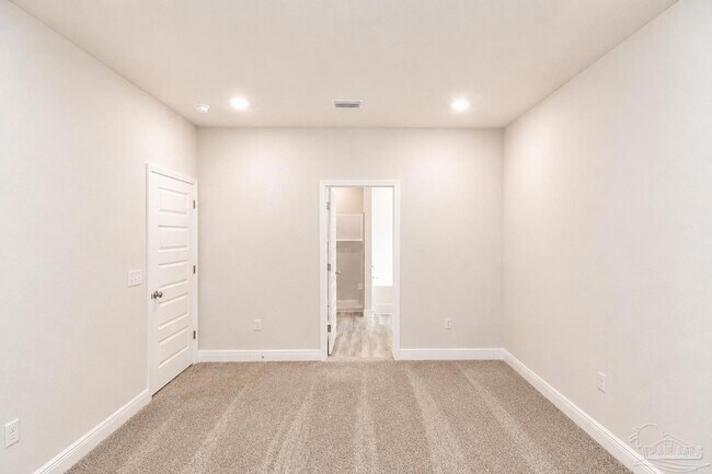 Building Photo - 530 Bridle Way