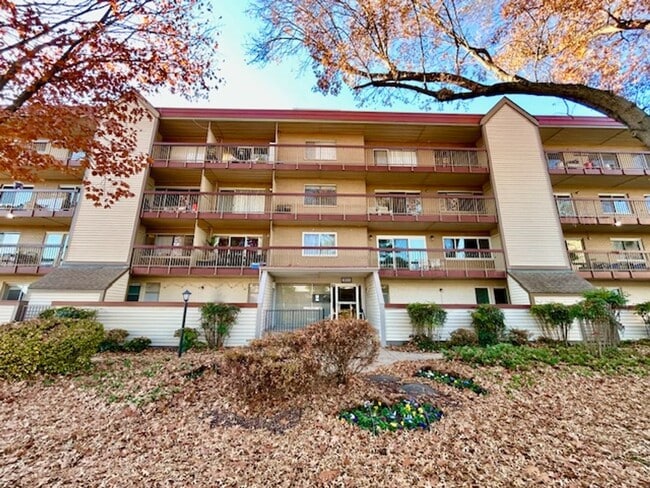 Primary Photo - 10300 Westlake Dr