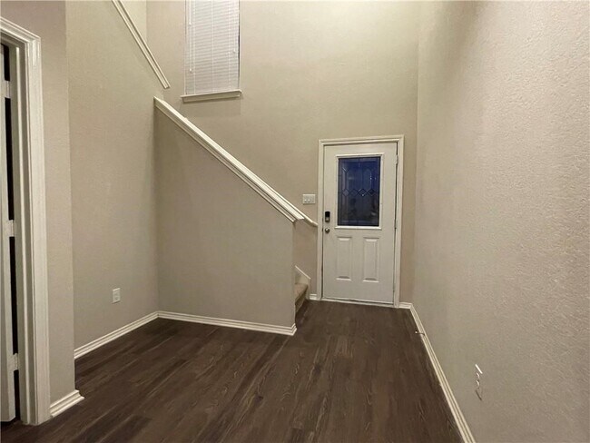 Building Photo - 109 Miles Dr