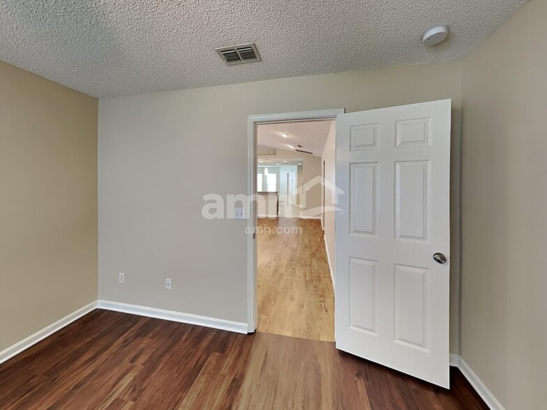 Building Photo - 3139 Wavering Ln