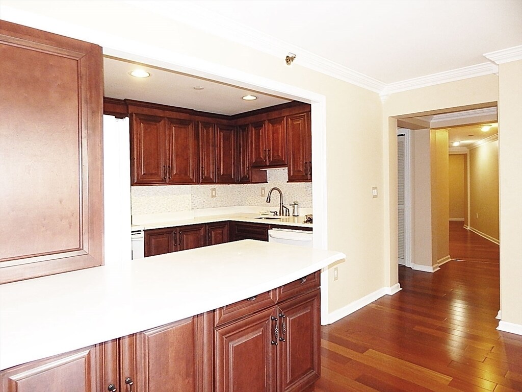 Building Photo - 10 Rogers St