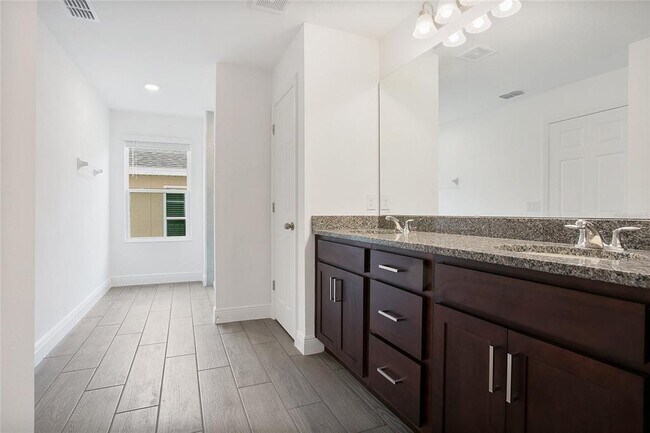 Building Photo - 7842 Syracuse Dr