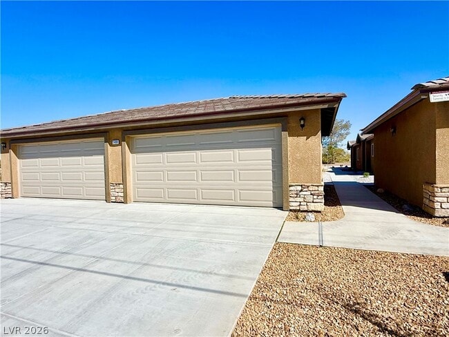 Building Photo - 1081 Quartzite Ave