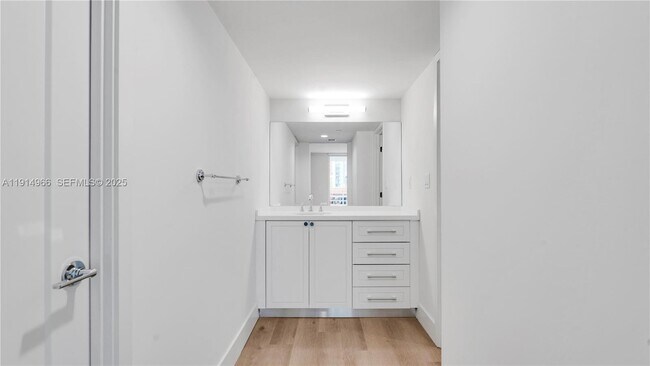 Building Photo - 555 NE 34th St