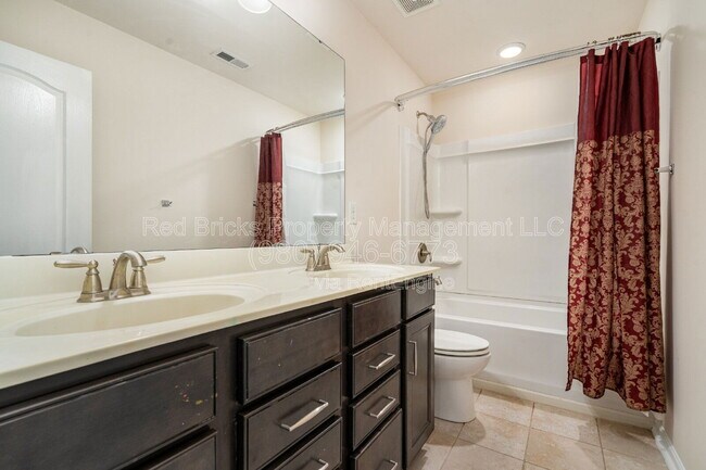 Building Photo - 493 Twelve Oaks Ln