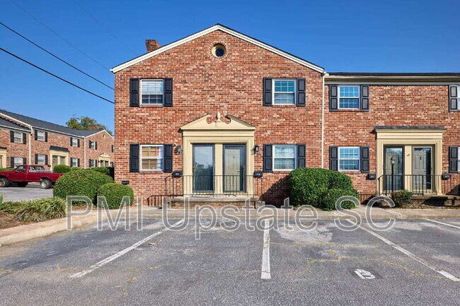 Primary Photo - 2530 E North St
