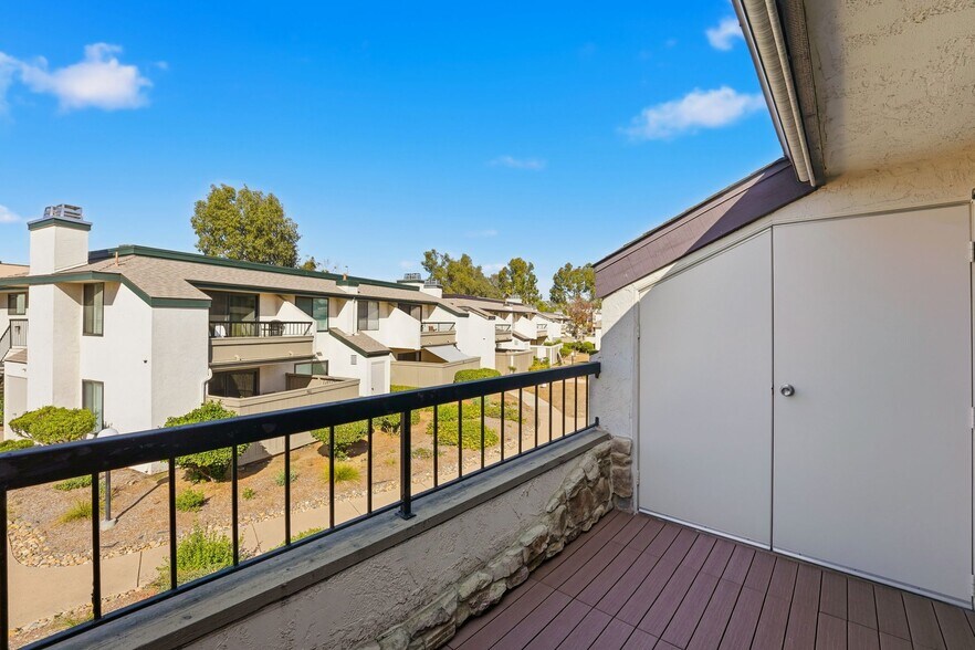 Building Photo - 450 W Vermont Ave