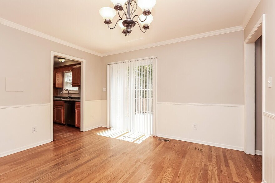 Building Photo - 3013 Candlelite Dr