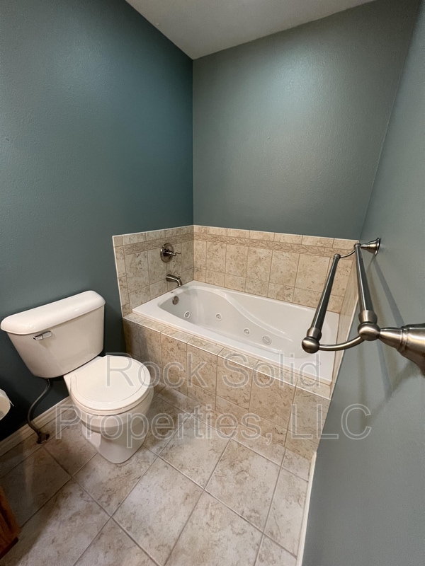 Building Photo - 6003 Crow Rd