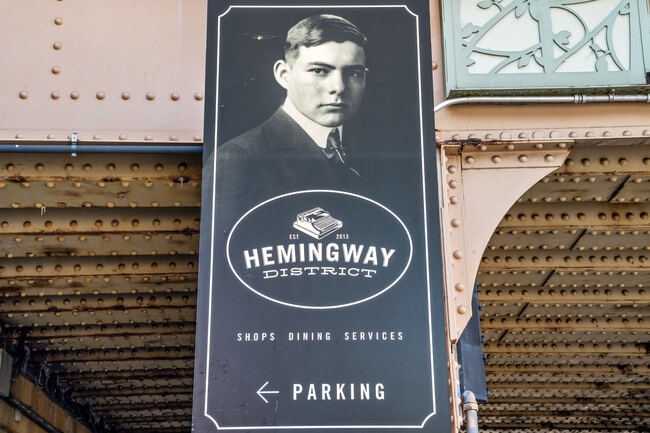 Building Photo - 212 N Oak Park Ave