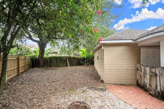 Building Photo - 692 John Henry Dr