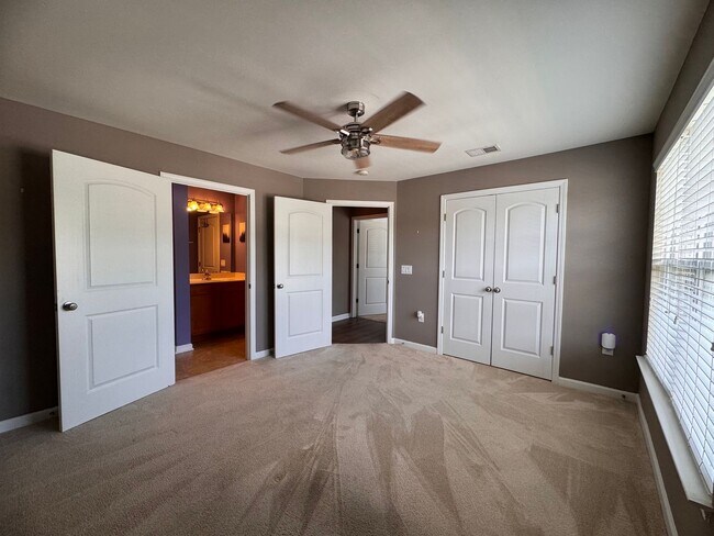 Building Photo - 2BR 2BA Condo with All Appliances Included