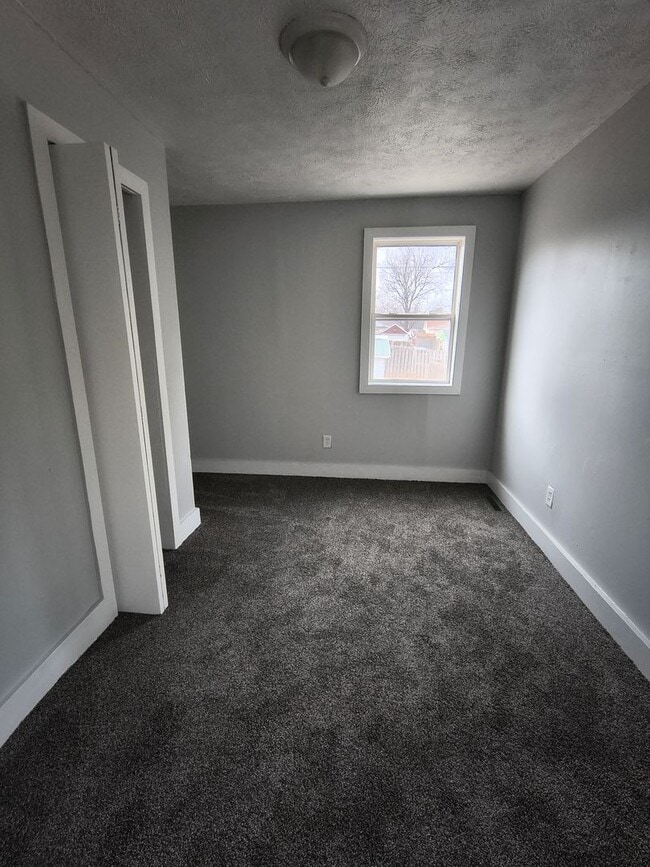 Building Photo - Cozy 3 Bedroom in Southside Council Bluffs!