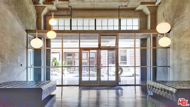 Building Photo - 1855 Industrial St