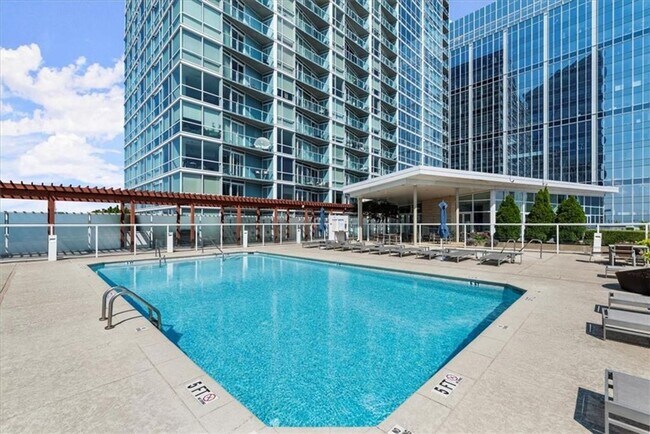 Building Photo - 10 Terminus Luxury 2 Bedroom Condo in Heart of Buckhead