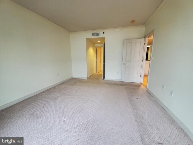 Building Photo - 777 7th St NW