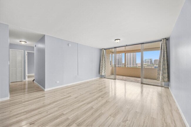 Building Photo - Beautiful 2BR/2BA Condo Close to Ala Moana & Downtown